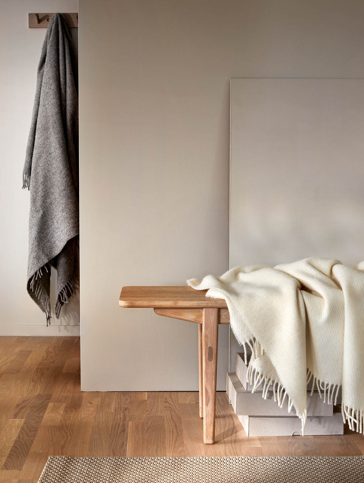 Høie - Falketind ullpledd 120x180 cm offwhite